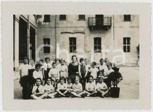 Fotografia d epoca originale 1930 ca MILANO Istituto ZACCARIA Ritratto di classe con l insegnante Foto 9x7 1