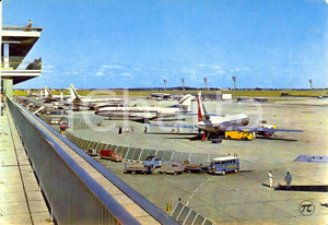 Cartolina originale da collezione 1971 PARIS FRANCE AÃ©roport d ORLY L aire de stationnement Cartolina FG VG 1