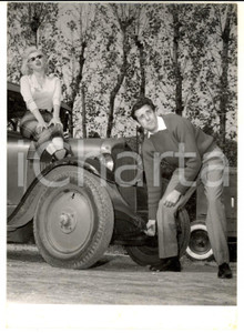 1955 MILANO Dario FO e Franca RAME sul set del film "Lo svitato" - Foto 13x18