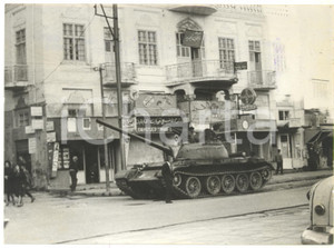 1963 BAGHDAD (IRAQ) - GOLPE DEL '63 Carro armato per le vie della città *Foto