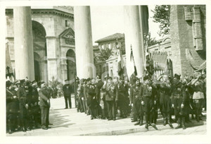 Fotografia d epoca originale 1935 MILANO Combattenti francesi al Monumenti ai Caduti SANT AMBROGIO Fotografia 1