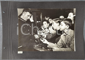 Fotografia d epoca originale 1950 LONDON Bambini del coro TEATRO ALLA SCALA in portineria Foto ARTISTICA 1