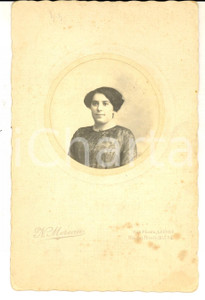 Fotografia d epoca originale 1890 ca LOCHES  BLERE F Femme en robe brodÃ©e Photo N. MOREAU 11x17 cm 1