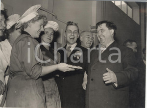 Fotografia d epoca originale 1956 MANCHESTER Carrington Power Station  Georgij MALENKOV refusing potatoe pie 1
