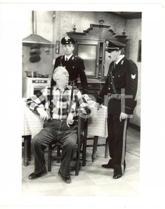 1990 ca TEATRO Dario FO - Sketch comico con Carabinieri (1) *Foto VINTAGE 20x25