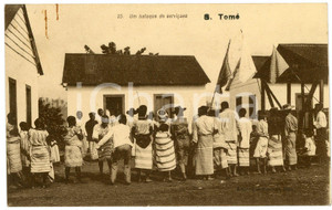 1910 ca AFRICA SÃO TOMÉ Um batuque de serviçaes - ANIMATED Postcard Cartolina postale d'epoca, non viaggiata.CONDIZIONI: POOR (residuo di ruggine al margine superiore)FORMATO: FP    originale e autentica 1