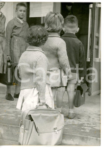 1960 PARIS Bambini della banlieue il primo giorno di scuola *Foto COSTUME 13x18