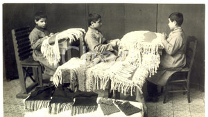 Fotografia d epoca originale 1931 MILANO Istituto dei CIECHI Bambini imparano a lavorare il pizzo Foto 1