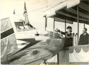 Fotografia d epoca originale 1947 PARIS Princess ELIZABETH christens ELIZABETH OF ENGLAND new plane Foto 1