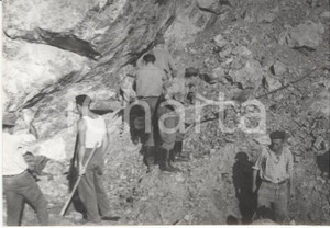 Fotografia d epoca originale 1959 PIETRALAVEZZARA Recupero salme degli operai morti in una frana Foto 18x13 1