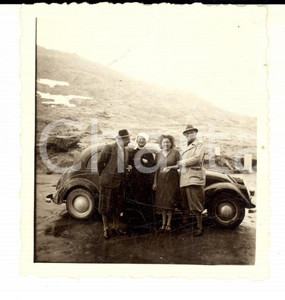 Fotografia d epoca originale 1940 ca TRENTINO ? Gita in montagna con una suora Foto VINTAGE 7x7 cm 1