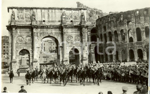 Fotografia d epoca originale 1933 ROMA Annuale Marcia su Roma Vittorio Emanuele III in via DEI TRIONFI Foto 1