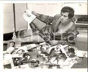 Fotografia d epoca originale 1970 ca GERMANY CINEMA Attore in vestaglia in posa sexy Foto VINTAGE 27x22 1