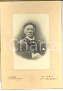 Fotografia d epoca originale 1900 ca PIACENZA Ritratto maschile con il cappello Foto F.lli GREGORI 11x16 1