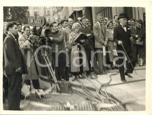 1956 LONDON Berkeley Square - Charlie CHAPLIN filmed for "A king in New York"