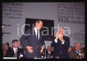 Negativo, diapositiva originale 35mm vintage slide 1994 RIMINI Pio Manzù George BUSH Michail GORBACHEV 5 1