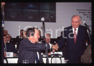 Negativo, diapositiva originale 35mm vintage slide 1994 RIMINI “Pio Manzù” George BUSH Michail GORBACHEV 9 1