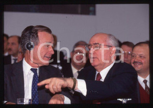 Negativo, diapositiva originale 35mm vintage slide 1994 RIMINI “Pio Manzù” George BUSH Michail GORBACHEV 12 1