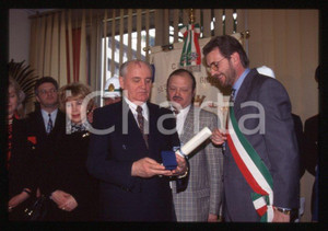 Fotografia d epoca originale 35mm vintage slide 1995 SESTO SAN GIOVANNI Michail GORBACHEV Filippo PENATI 12 1