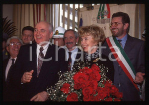 Fotografia d epoca originale 35mm vintage slide 1995 SESTO SAN GIOVANNI Michail GORBACHEV Filippo PENATI 14 1