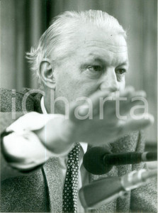 Fotografia d epoca originale 1985 ca BONN DE Gerhard STOLTENBERG interviene a una riunione Fotografia 1