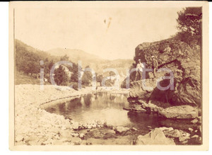 Fotografia d epoca originale 1910 ca TRENTINO ? Coppia di escursionisti in prossimità  di un laghetto Foto 1