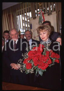 Fotografia d epoca originale 35mm vintage slide 1995 SESTO SAN GIOVANNI Michail GORBACHEV Raissa 18 1