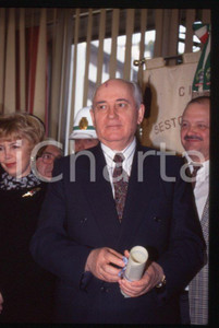 Fotografia d epoca originale 35mm vintage slide 1995 SESTO SAN GIOVANNI Michail GORBACHEV Raissa 31 1