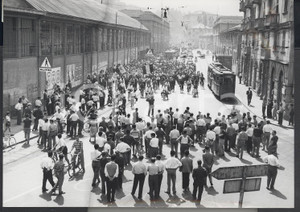 Fotografia d epoca originale 1954 GENOVA SESTRI PONENTE Operai della San Giorgio marciano per la cittÃ  Foto 1