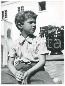 1950 ca SWEDEN Young Crownprince Carl Gustav - Portrait - Photo  Fotografia d'epoca, con didascalia al verso.  FAIR/discreto piegature marginali Formato: 18x24 cm originale e autentica 1