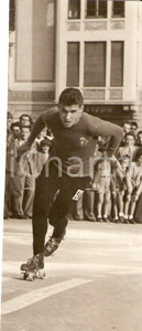 Fotografia d'epoca originale 1940 ca PARABIAGO (?) PATTINAGGIO Gabriele CERNE durante una gara *Foto 5x9 cm 1