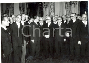 Fotografia d epoca originale 1960 ROMA Giovanni GRONCHI riceve i rappresentanti politici per gli auguri Foto 1
