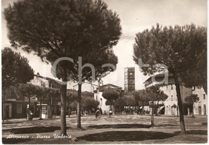 Cartolina originale da collezione 1954 ALTOPASCIO (LU) Bambini con bicicletta in PIAZZA UMBERTO Cartolina FG VG 1