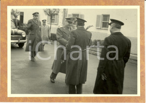 Fotografia d epoca originale 1955 BORGO PIAVE LT Domenico FORNARA Generale arriva al Centro Difesa Aerea Foto 1