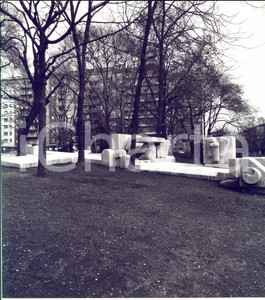 Fotografia d epoca originale 1970 ca MILANO Piazza Repubblica  Pietro CASCELLA Monumento a Garibaldi Foto 1