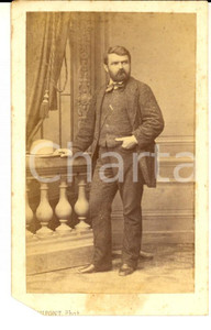 Fotografia d epoca originale 1870 ca ORAN Algeria Ritratto maschile con cappello Foto DUPONT CDV 1