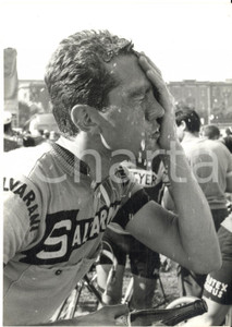 1967 CICLISMO GIRO D'ITALIA Italo ZILIOLI si rinfresca all'arrivo *Foto 13x18