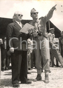 1955 POTENZA Giovanni GRONCHI visita Divisione PINEROLO con il gen. MANCINELLI
