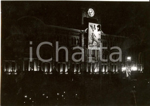 Fotografia d epoca originale 1936 TRIESTE Manifesto per conquista di ADDIS ABEBA appeso alla Torre Civica 1