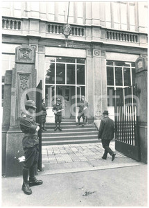 Fotografia d epoca originale 1978 MILANO Seggio PORTA NUOVA  Referendum finanziamento ai partiti  Ingresso 1