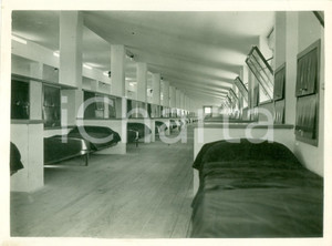 Fotografia d epoca originale 1935 ca COLONIE FASCISTE L interno di una camerata Fotografia 1