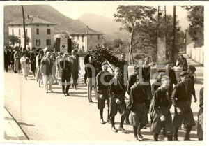 Fotografia d'epoca originale 1934 CANZO CO Omaggio Dopolavoristi LIPS-VAGO ai caduti 1