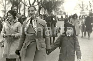 1975 ca GOSSIP MILANO Gianluca GUIDI bambino al parco (4) - Foto 30x20 cm