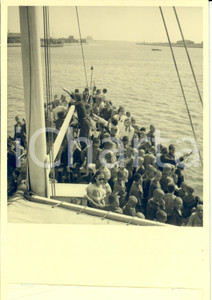 Fotografia d epoca originale 1939 BRINDISI Sbarco 5000 bimbi albanesi da piroscafo LIGURIA Fotografia 1
