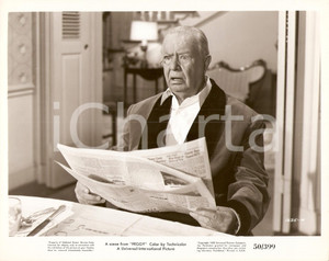 Fotografia d epoca originale 1950 PEGGY Charles COBURN reads the newspaper with monocle Foto di scena 1