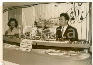 1957 PARIS Modellino nave da battaglia RICHELIEU di CHEVROLET *Foto 18x13 cm