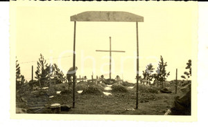 Fotografia d epoca originale 1941 WW2 ALBANIA Un cimitero di guerra italiano Resistemmo oltre la vita Foto 1