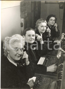 1955 GENOVA Centraliniste al lavoro presso l'ANSALDO - Fotografia 18x24 cm