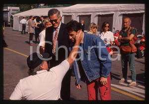 Fotografia d epoca originale 35mm vintage slide 1995 GP SAN MARINO Clay REGAZZONI saluta Jean ALESI 1