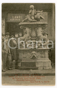 1910 ca VIEUX PARIS Fontaine Faubourg SAINT-MARTIN *Carte postale ANIMEE  Cartolina postale d'epoca, non viaggiata.CONDIZIONI: FAIR (presenti al verso residui di colla agli angoli; smussature angolari)FORMATO: FP    originale e autentica 1